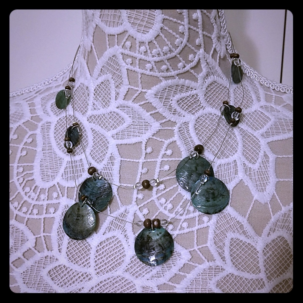 Blue mother of pearl necklace